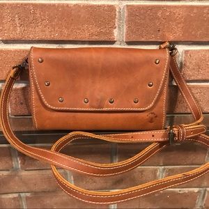 Elegant Tan Leather Crossbody Bag